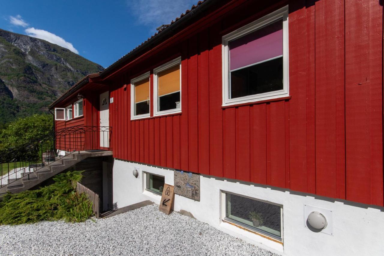 Spacious Two Bedroom Basement Apartment Flåm Kültér fotó